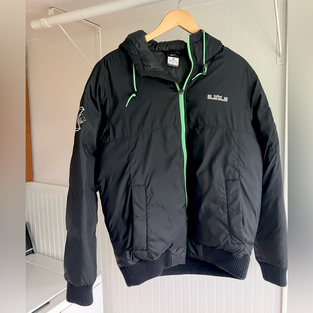 Men’s Nike Lebron James jacket coat puffer down hoodie black athletic medium